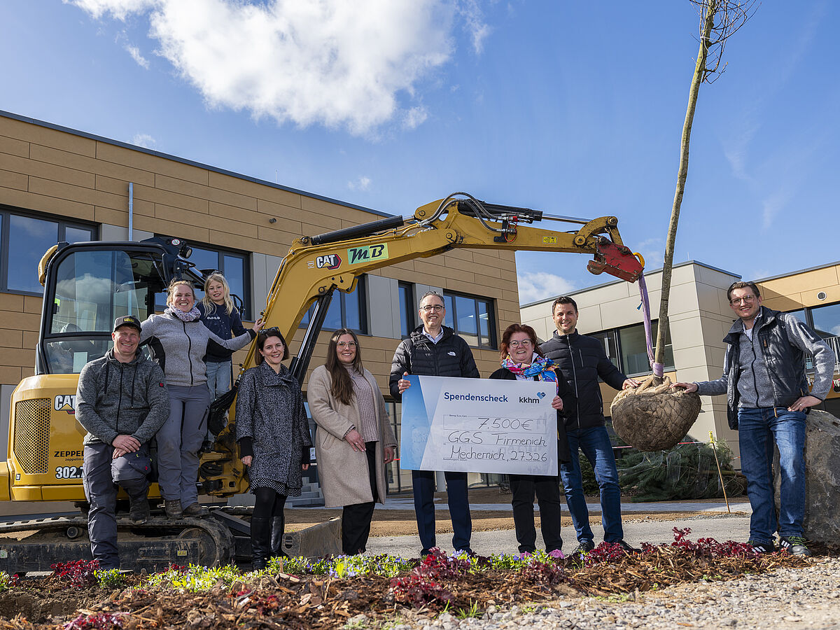 Spendenübergabe an Grundschule