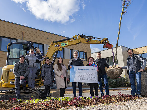Spendenübergabe an Grundschule